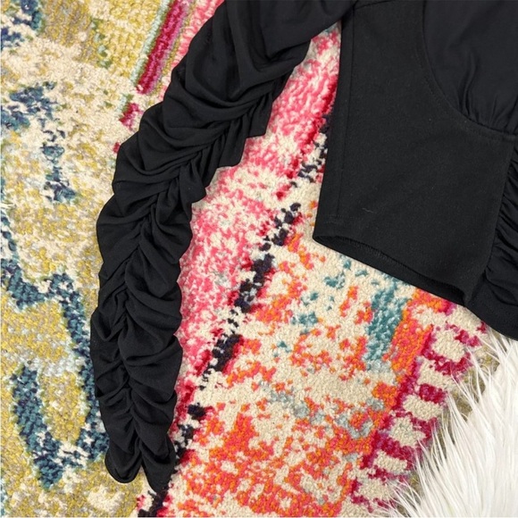 PRIVY crop stop long sleeve rushing top - Picture 3 of 6